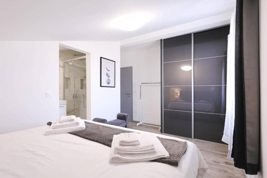 Apartman Chiara Galovac  Εξωτερικό φωτογραφία