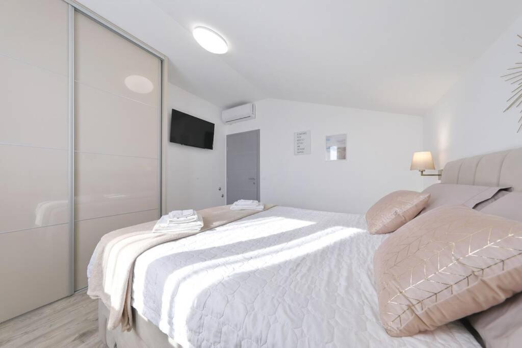 Apartman Chiara Galovac  Εξωτερικό φωτογραφία